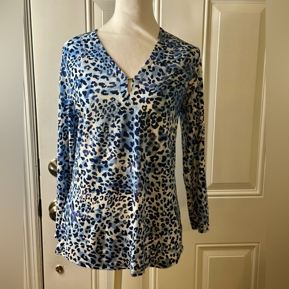 Jones New York Signature Animal Print Blouse. - Picture 3 of 5